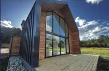 Barn House de Oleary Casas con revestimiento oscuro, madera y terraza