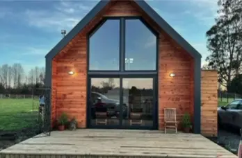 Fachada real de la Barn House de 54 m²